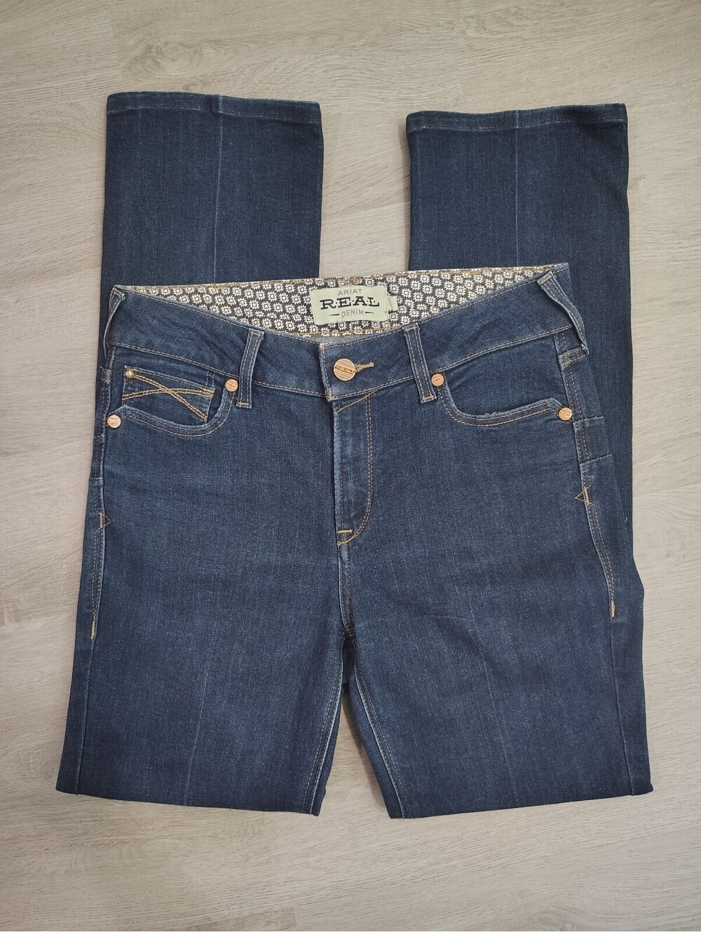 Ariat Ella straight jeans. Size 31L. Waist - 32 inches